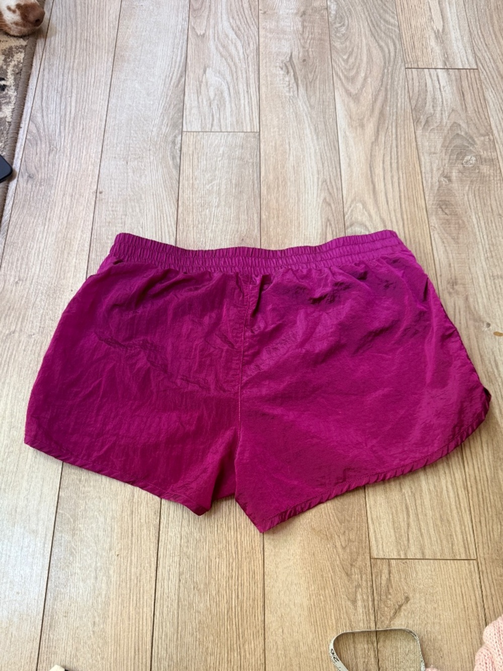Gap Fit Size M Shorts in Rose Verbena - Picture 5 of 6